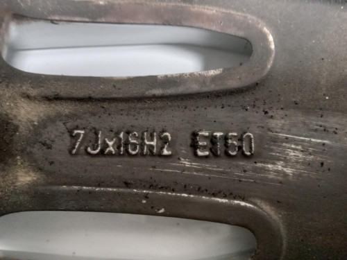 LLANTA FORD FOCUS BERLINA (CAP) 