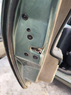 CERRADURA PUERTA TRASERA IZQUIERDA