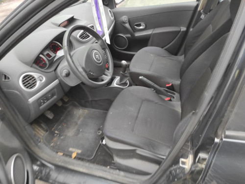 RENAULT CLIO III — vehículo donante para recambios 