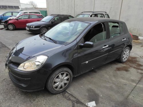 RENAULT CLIO III — vehículo donante para recambios 