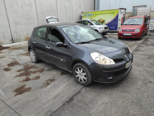 RENAULT CLIO III — vehículo donante para recambios 