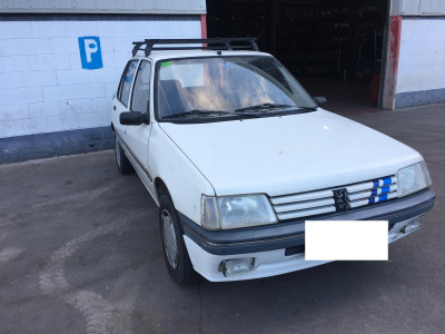 PEUGEOT 205 BERLINA