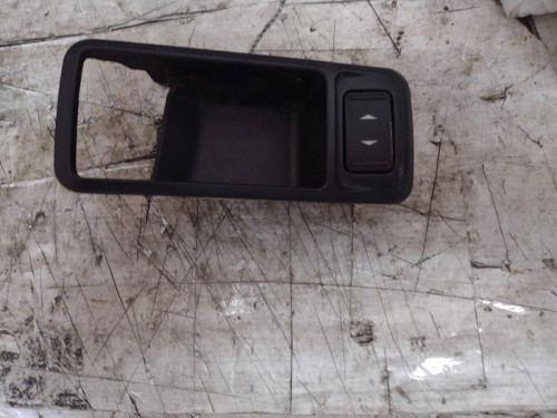 MANDO ELEVALUNAS DELANTERO DERECHO Ford FOCUS BERLINA (CB4) 
