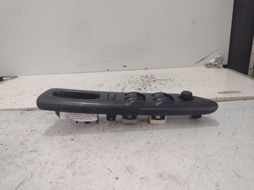  MANDO ELEVALUNAS DELANTERO IZQUIERDO Renault LAGUNA (B56) 