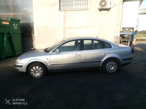  VOLKSWAGEN PASSAT BERLINA (3B3) 