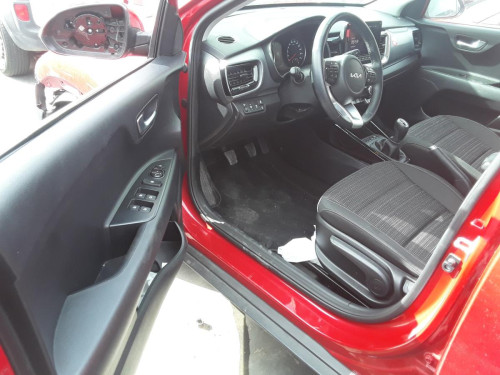  KIA STONIC (YBCUV) 