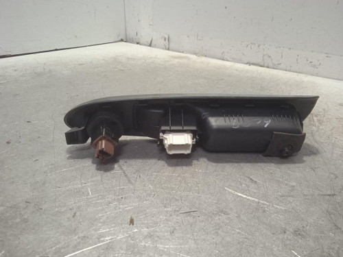 MANDO ELEVALUNAS DELANTERO DERECHO Renault CLIO II FASE II (B/CB0) 