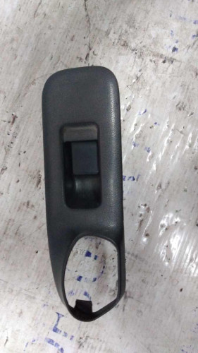 MANDO ELEVALUNAS DELANTERO DERECHO Nissan PRIMERA BERLINA (P12) 