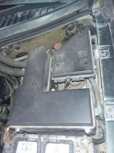 CAJA RELES / FUSIBLES Land Rover FREELANDER (LN) 
