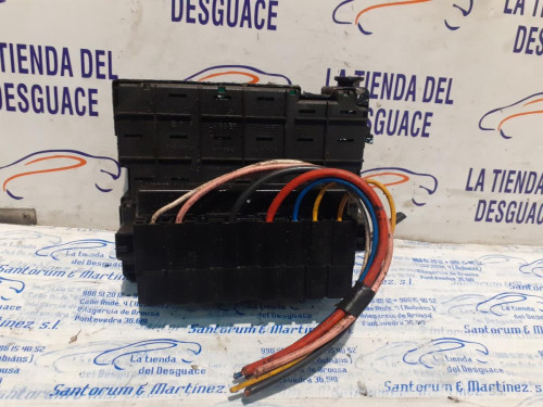  CAJA RELES / FUSIBLES 