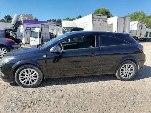 OPEL ASTRA H BERLINA — vehículo donante para recambios 