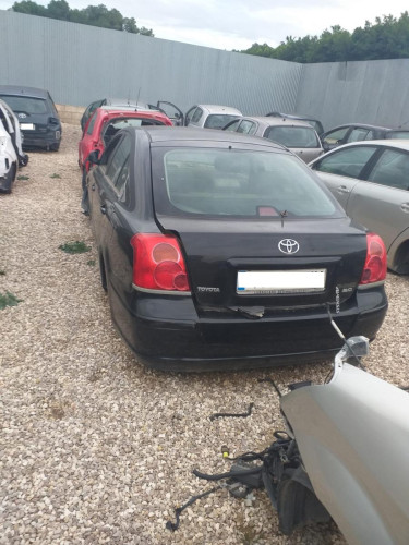  TOYOTA AVENSIS BERLINA (T25) 