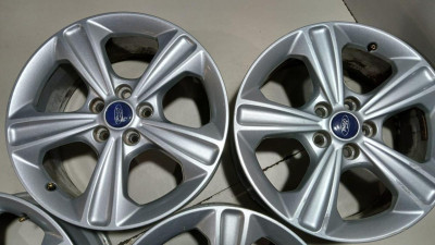 JUEGO LLANTAS, FORD, KUGA (CBS)