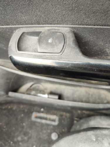 MANDO ELEVALUNAS DELANTERO DERECHO OPEL CORSA D 