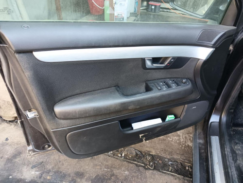 AUDI A4 BERLINA (8E) — vehículo donante para recambios 
