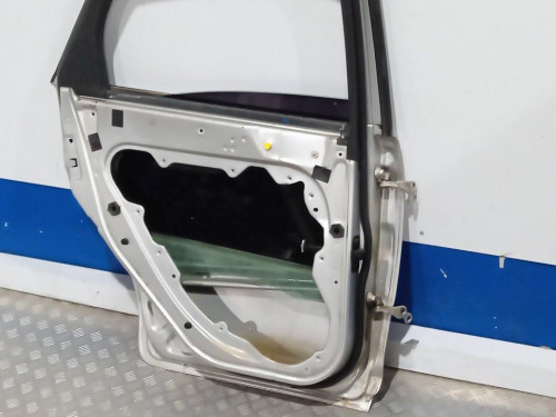  PUERTA TRASERA IZQUIERDA FORD FOCUS BERLINA (CAP) 