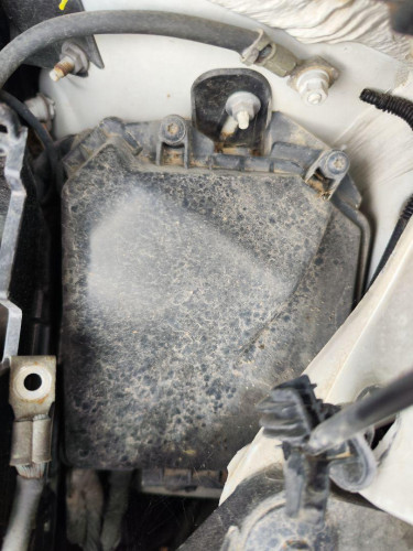 CAJA RELES / FUSIBLES Renault CLIO III 