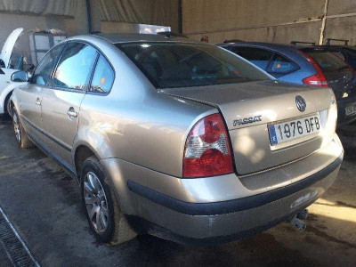 VOLKSWAGEN PASSAT BERLINA (3B3)