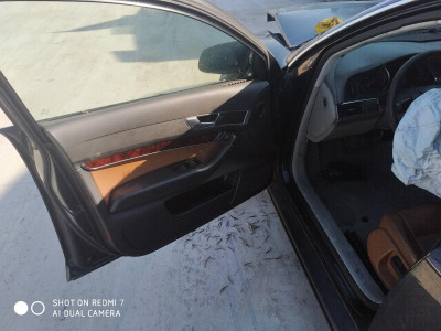 AUDI A6 BERLINA (4F2)