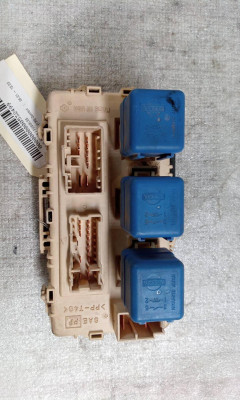 CAJA RELES / FUSIBLES