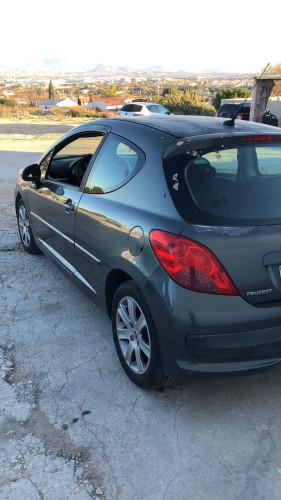 PEUGEOT 207 — vehículo donante para recambios 