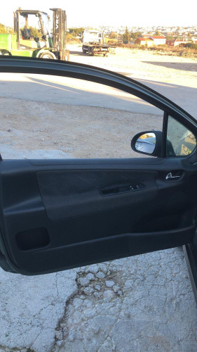 PEUGEOT 207 — vehículo donante para recambios 