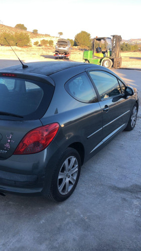 PEUGEOT 207 — vehículo donante para recambios 