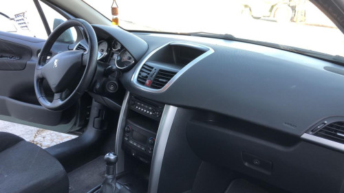 PEUGEOT 207 — vehículo donante para recambios 
