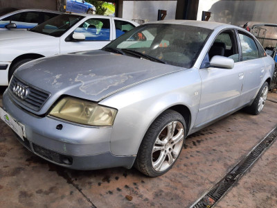 AUDI A6 BERLINA (4B2)