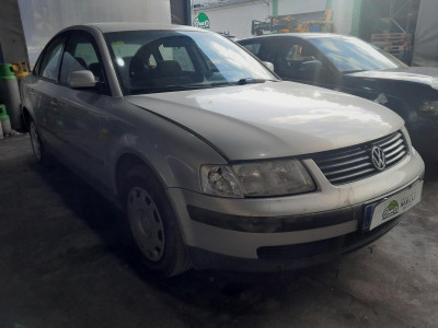 VOLKSWAGEN PASSAT BERLINA (3B2)