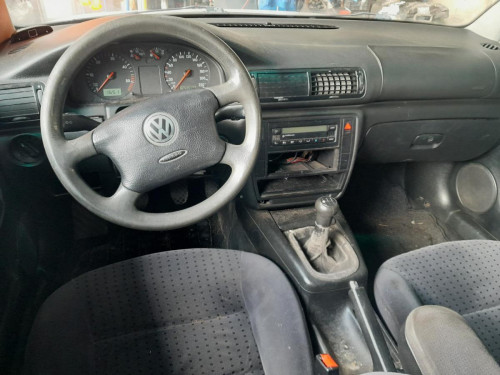  VOLKSWAGEN PASSAT BERLINA (3B2) 