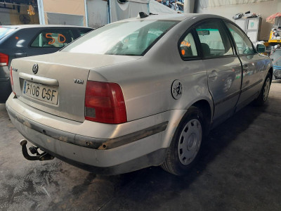 VOLKSWAGEN PASSAT BERLINA (3B2)