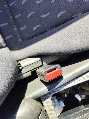 ENGANCHE CINTURON DELANTERO IZQUIERDO