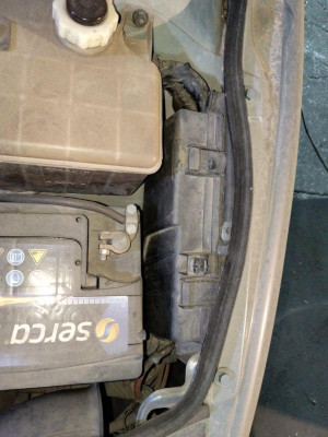 CAJA RELES / FUSIBLES