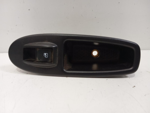  MANDO ELEVALUNAS TRASERO DERECHO FIAT 500L (330) 
