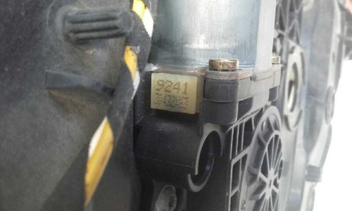  MOTOR ELEVALUNAS DELANTERO IZQUIERDO 