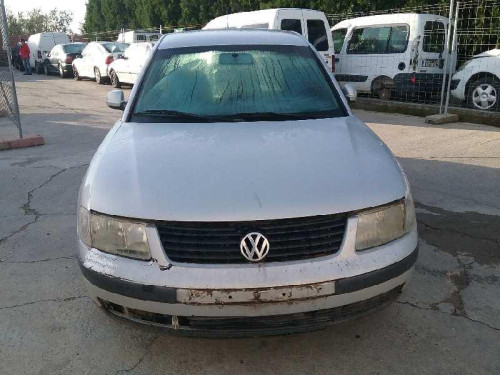  VOLKSWAGEN PASSAT BERLINA (3B2) 