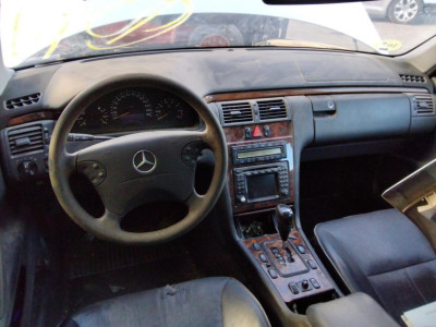 MERCEDES-BENZ CLASE E (BM 210) BERLINA