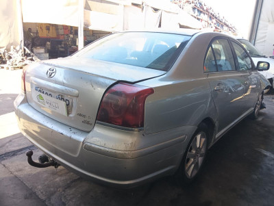 TOYOTA AVENSIS BERLINA (T25)