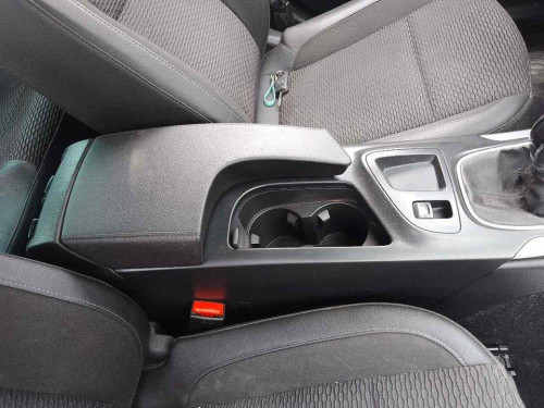 APOYABRAZOS CENTRAL Opel INSIGNIA BERLINA 