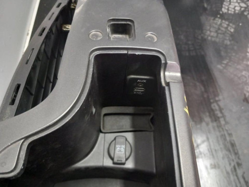  APOYABRAZOS CENTRAL, FIAT, FREEMONT (345) 