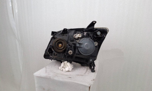  FARO DERECHO TOYOTA AVENSIS BERLINA (T25) 