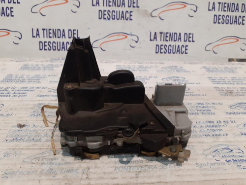  CERRADURA PUERTA TRASERA IZQUIERDA 
