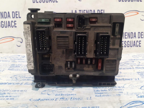  CAJA RELES / FUSIBLES 