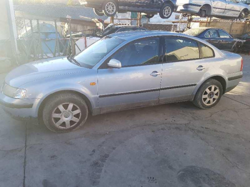 VOLKSWAGEN PASSAT BERLINA (3B2) — vehículo donante para recambios 
