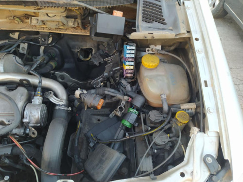  CAJA RELES / FUSIBLES OPEL ZAFIRA A 