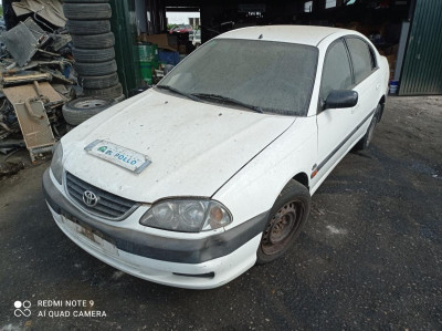 TOYOTA AVENSIS BERLINA (T22)