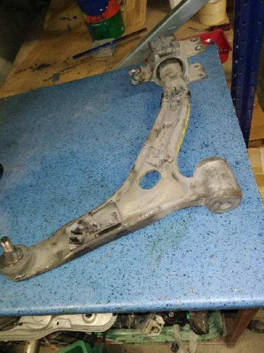 BRAZO SUSPENSION INFERIOR DELANTERO IZQUIERDO 