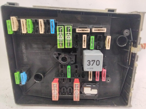 CAJA RELES / FUSIBLES 