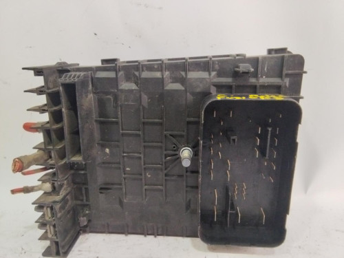 CAJA RELES / FUSIBLES 